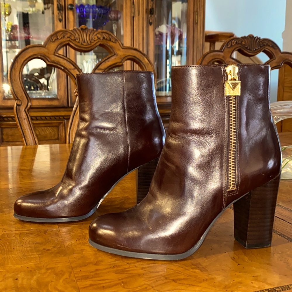 Micheal Kors Dark Burgundy/ Brown Bootie | Size:6